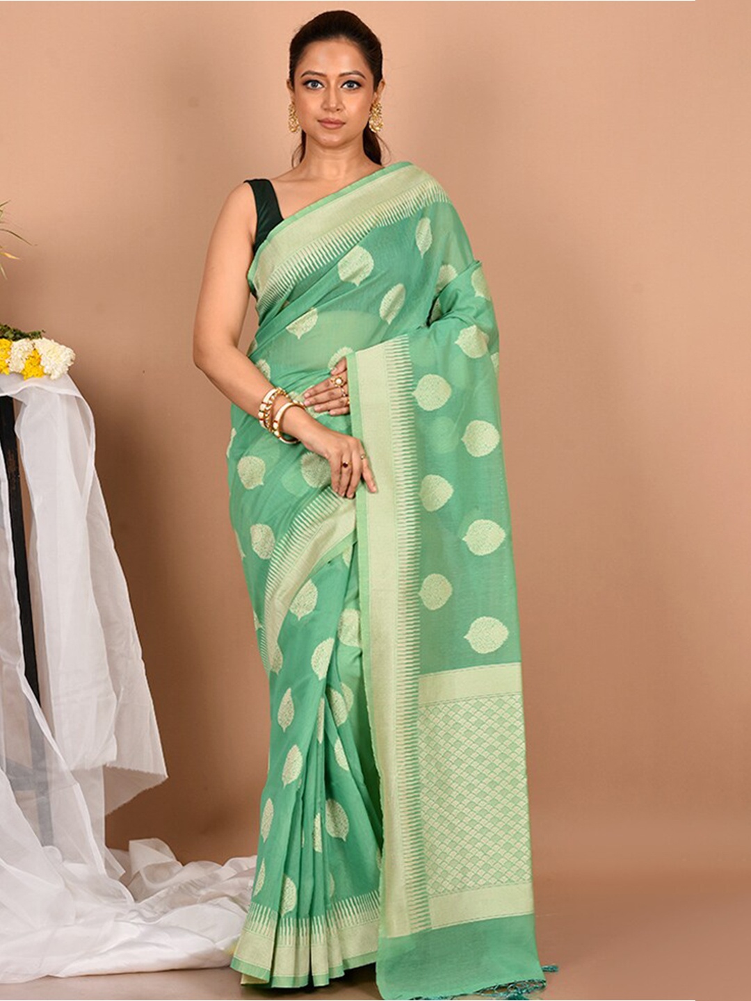 

AllSilks Green & Cream-Coloured Ethnic Motifs Saree