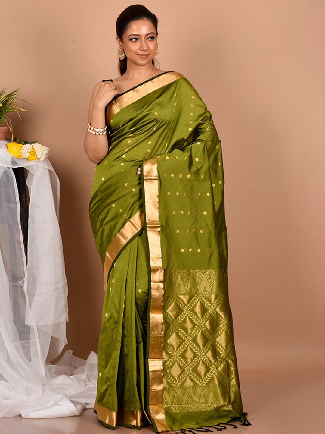 

AllSilks Green & Gold-Toned Zari Kanjeevaram Saree