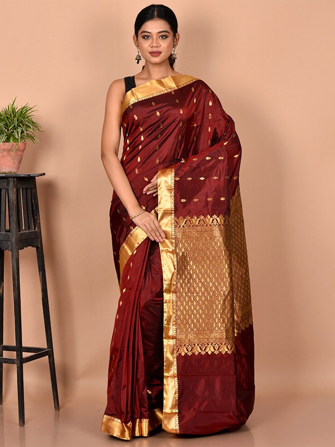 

AllSilks Maroon & Gold-Toned Ethnic Motifs Zari Silk Blend Kanjeevaram Saree