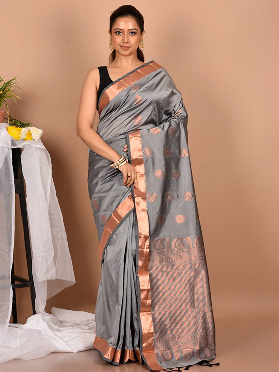 

AllSilks Grey & Copper-Toned Woven Design Zari Silk Blend Kanjeevaram Saree