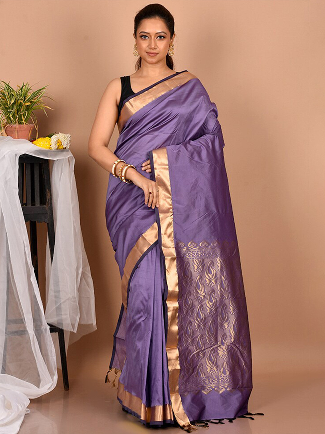 

AllSilks Purple & Gold-Toned Woven Design Zari Silk Blend Kanjeevaram Saree