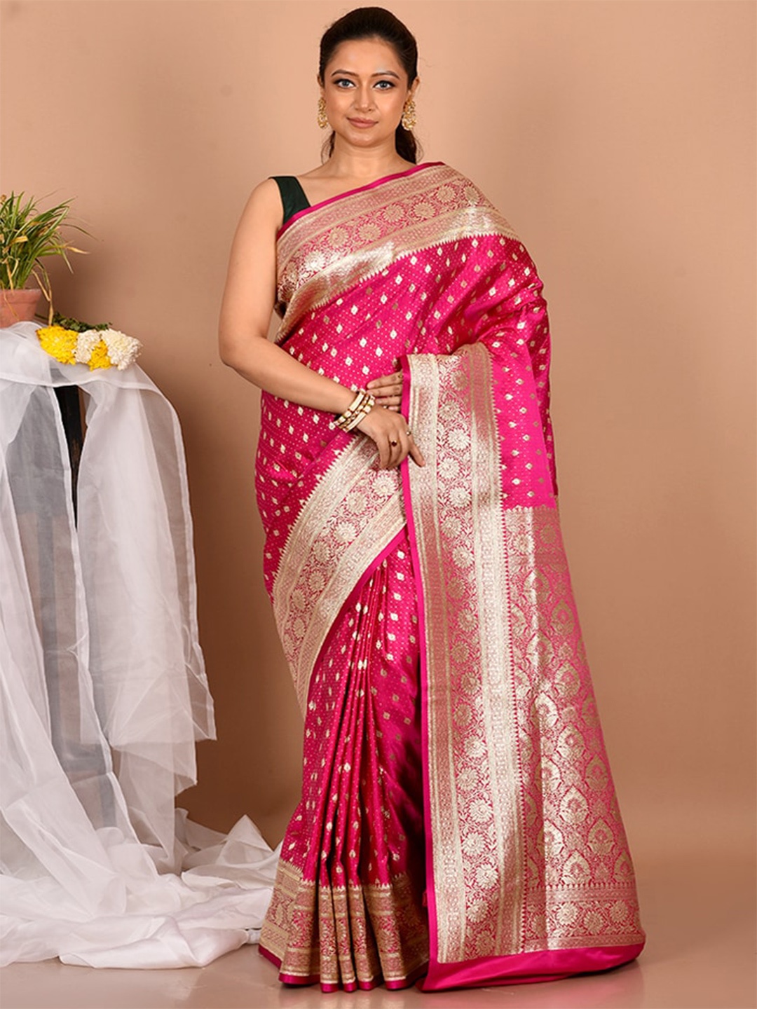 

AllSilks Pink & Gold-Toned Ethnic Motifs Zari Silk Blend Banarasi Saree