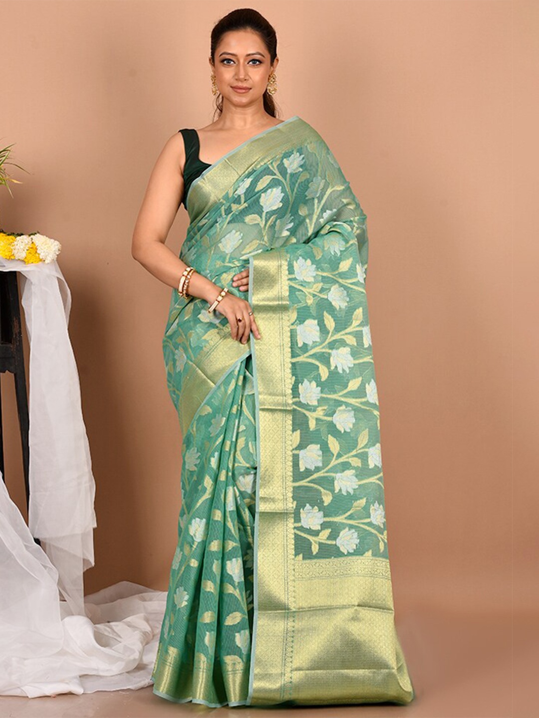 

AllSilks Green & Gold-Toned Floral Zari Silk Blend Saree