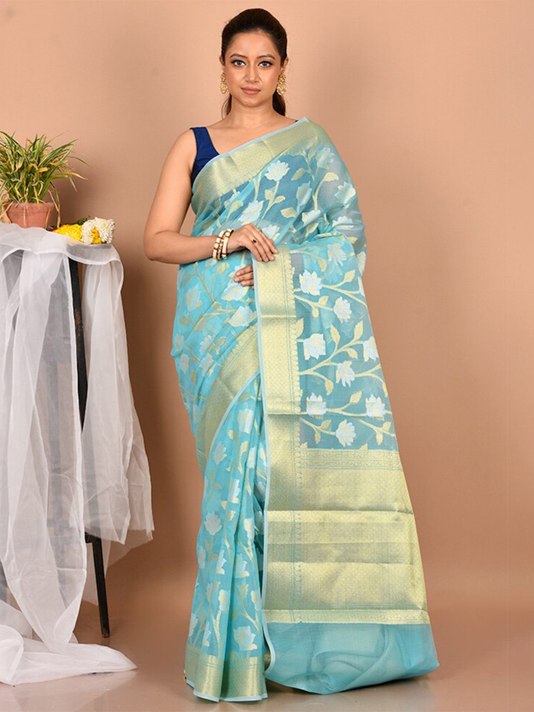 

AllSilks Blue & Gold-Toned Floral Zari Silk Blend Saree
