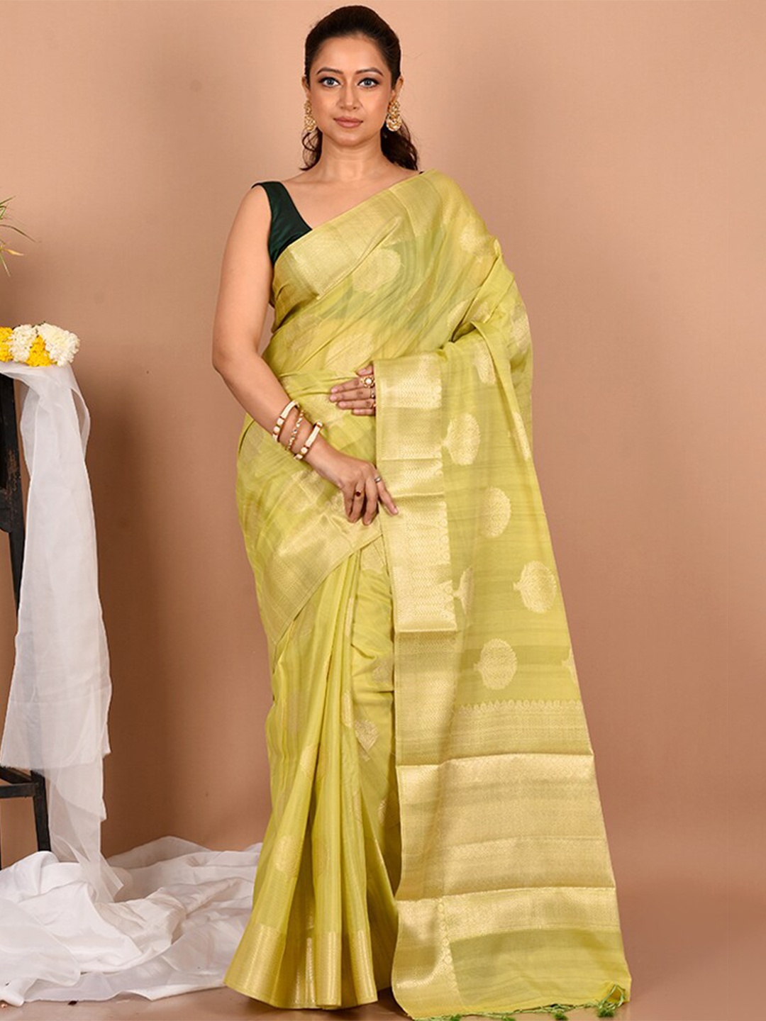 

AllSilks Green & Gold-Toned Floral Zari Silk Blend Saree