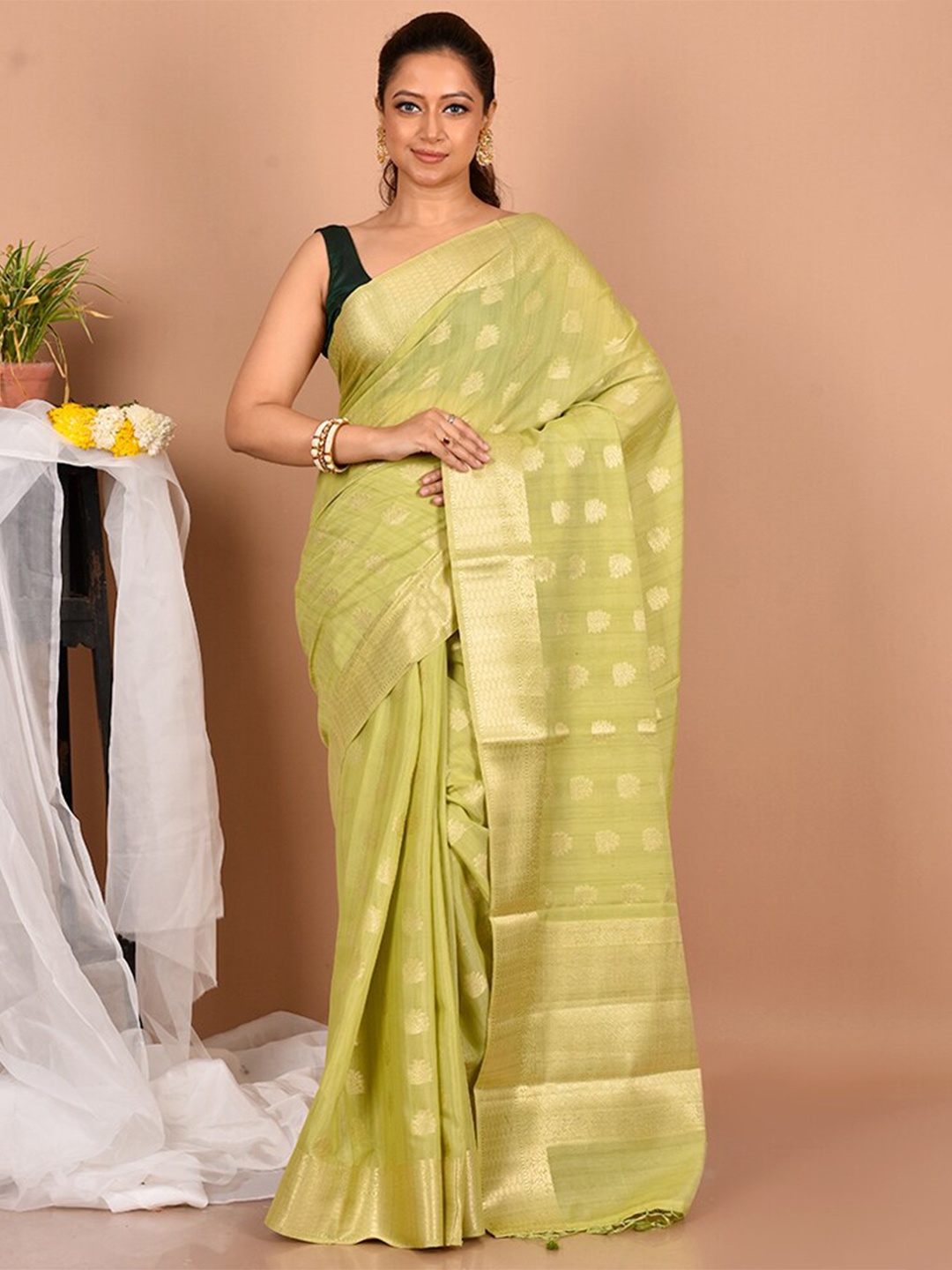 

AllSilks Green & Gold-Toned Ethnic Motifs Zari Silk Blend Saree
