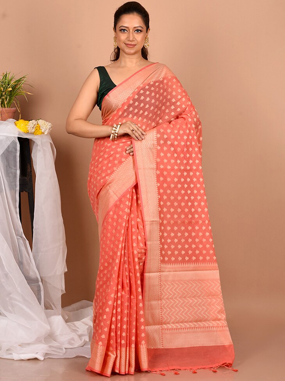 

AllSilks Pink & Gold-Toned Ethnic Motifs Zari Silk Blend Saree