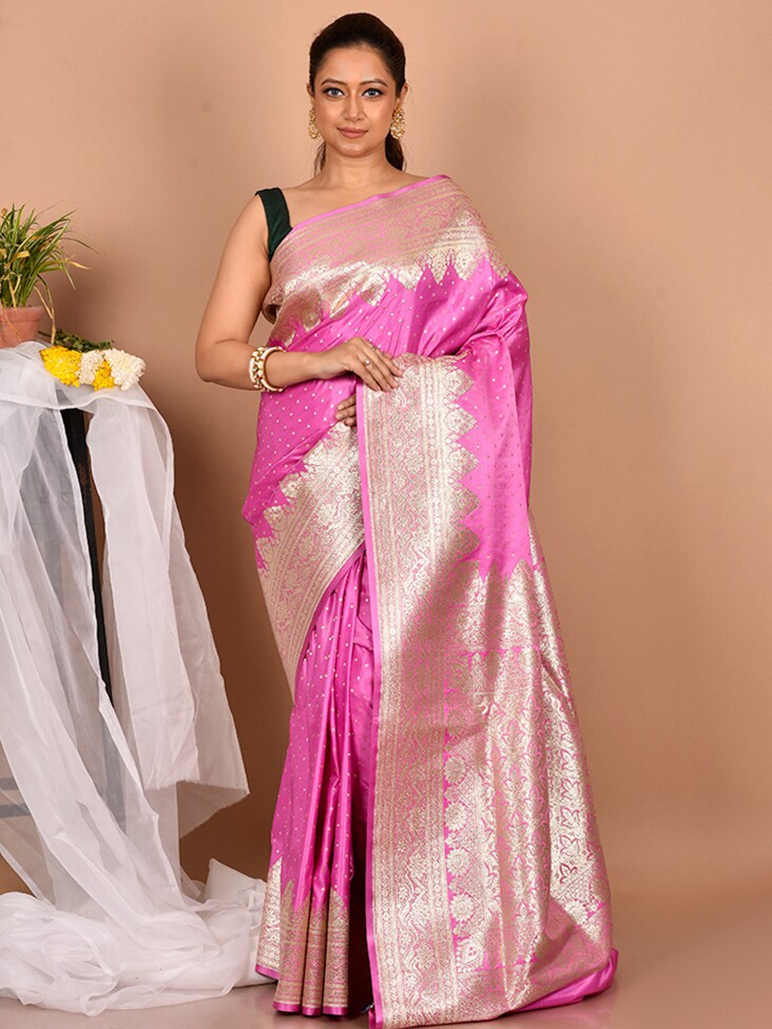 

AllSilks Pink & Gold-Toned Ethnic Motifs Zari Silk Blend Banarasi Saree