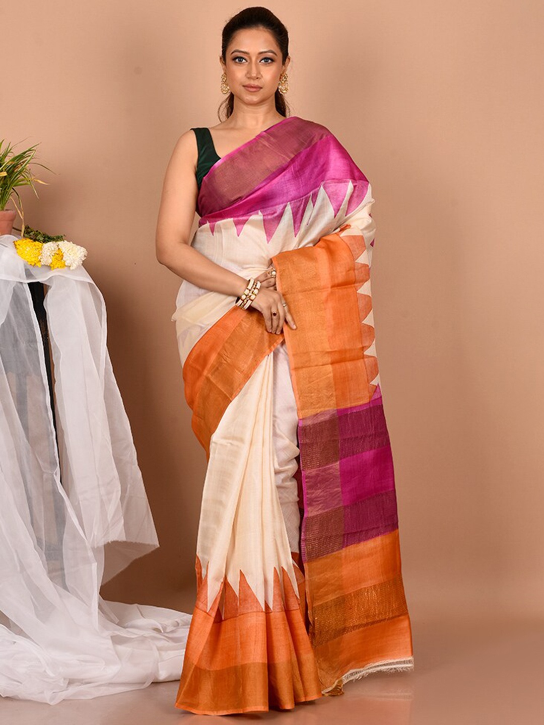 

AllSilks Cream-Coloured & Pink Colourblocked Zari Silk Blend Tussar Saree