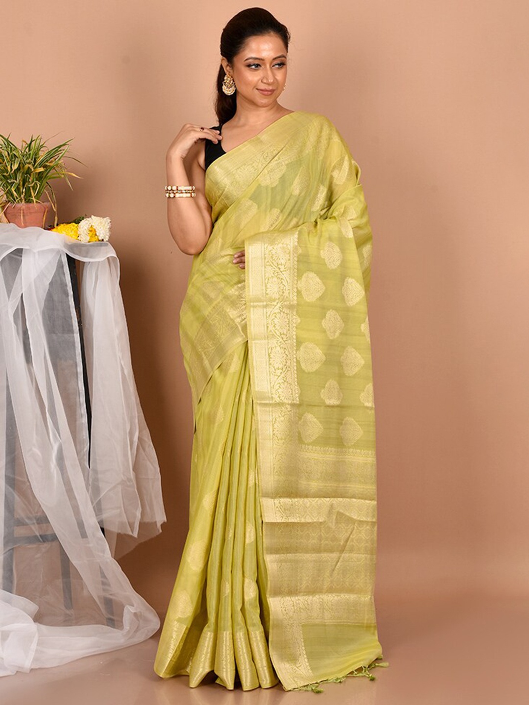 

AllSilks Green & Gold-Toned Ethnic Motifs Zari Silk Blend Saree