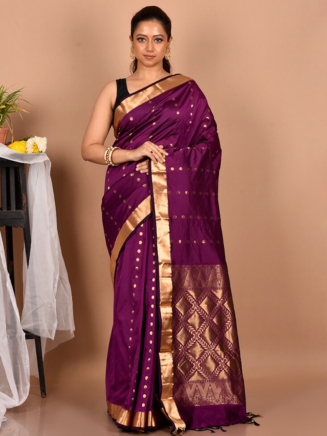 

AllSilks Purple & Gold-Toned Ethnic Motifs Zari Silk Blend Kanjeevaram Saree