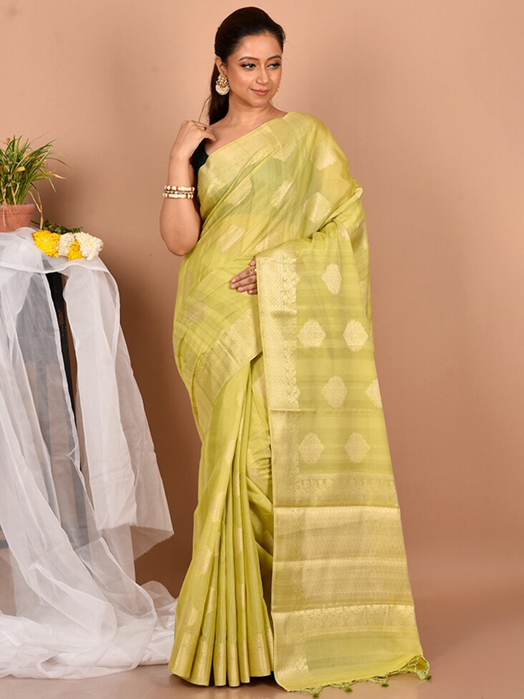 

AllSilks Green & Gold-Toned Ethnic Motifs Zari Silk Blend Saree