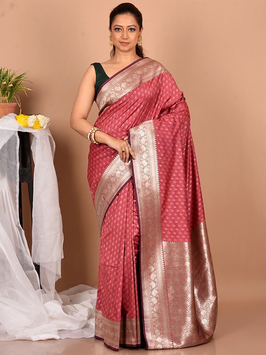 

AllSilks Pink & Silver-Toned Floral Zari Silk Blend Banarasi Saree