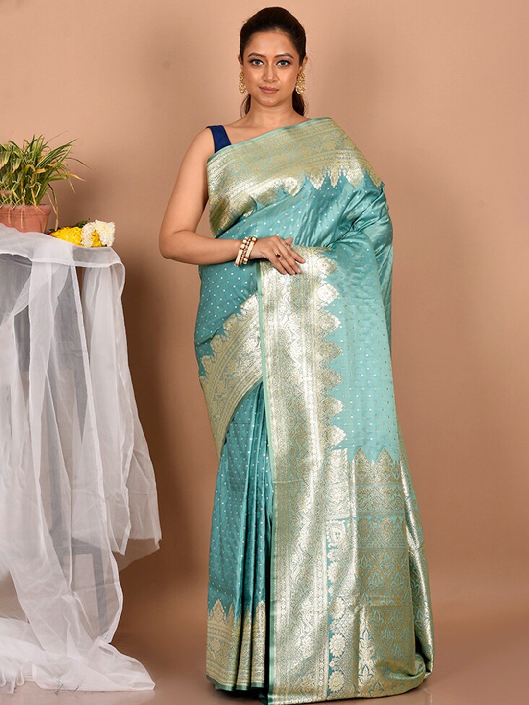 

AllSilks Green & Silver-Toned Ethnic Motifs Zari Silk Blend Banarasi Saree