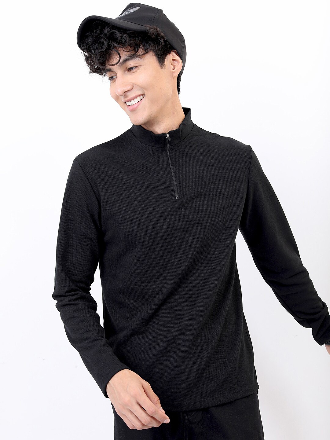 

HIGHLANDER Men Black Slim Fit T-shirt