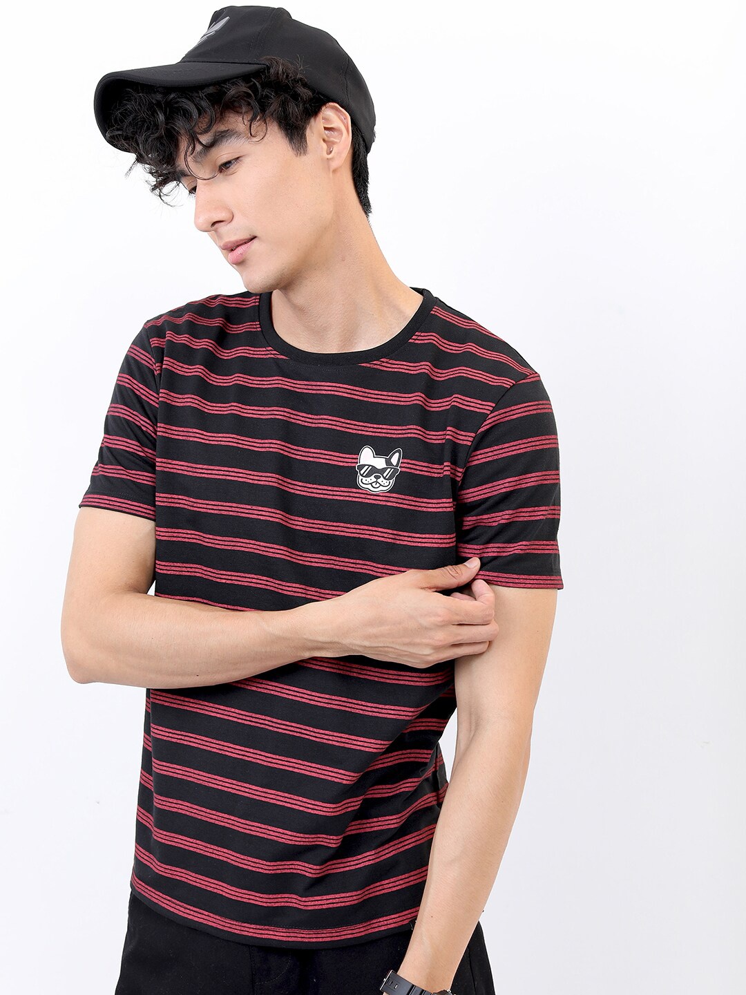 

HIGHLANDER Men Black & Red Striped Slim Fit T-shirt