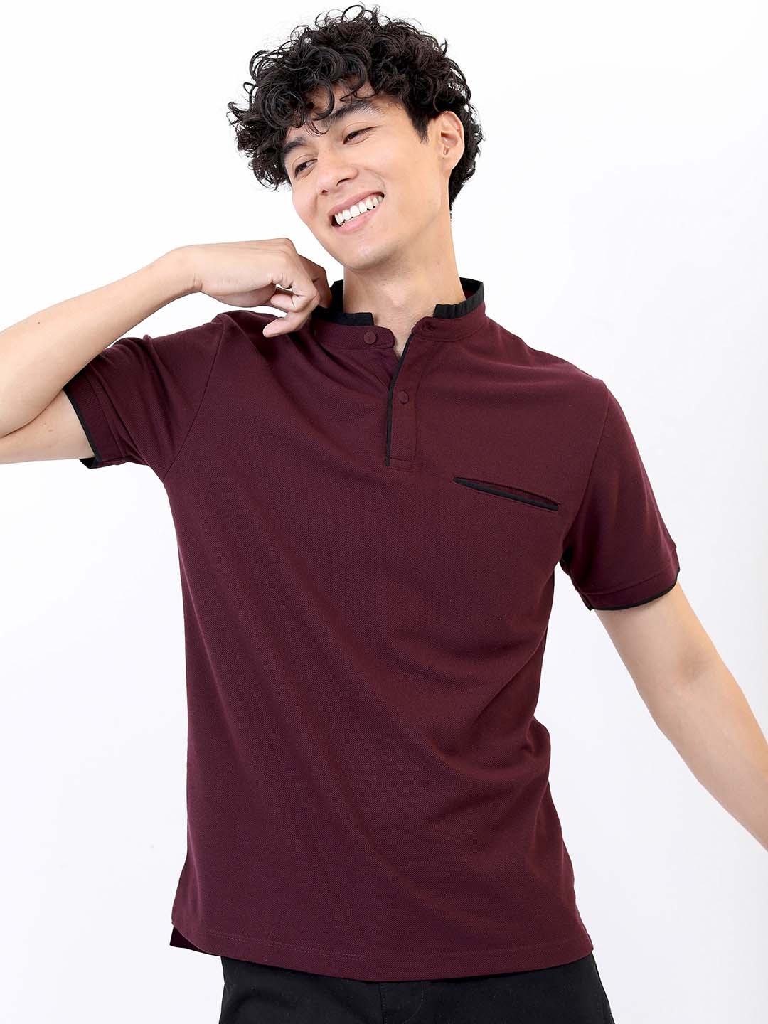 

HIGHLANDER Men Maroon Mandarin Collar Slim Fit T-shirt