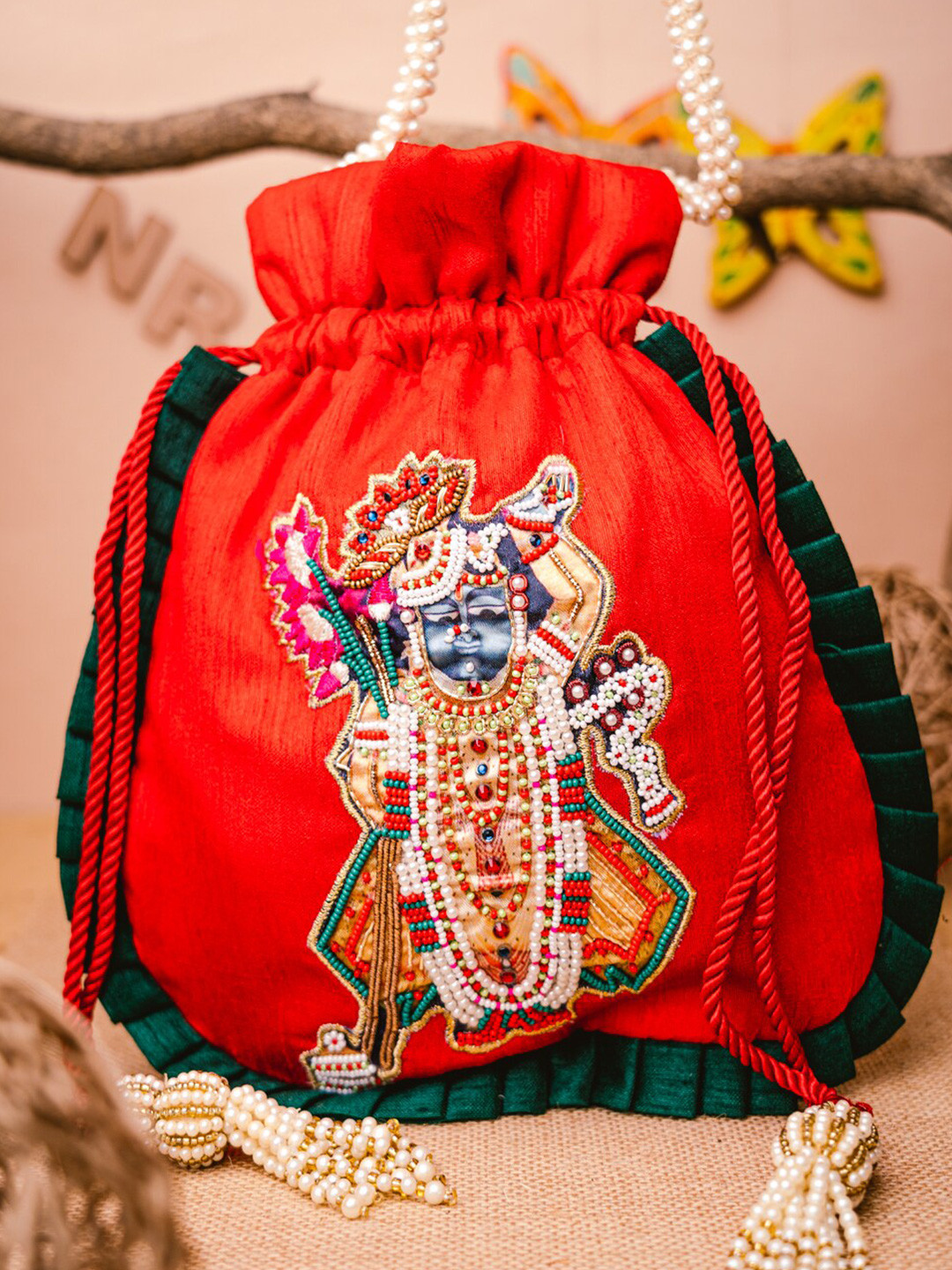 

NR By Nidhi Rathi Women Red & Green Embroidered Embroidered Potli Clutch