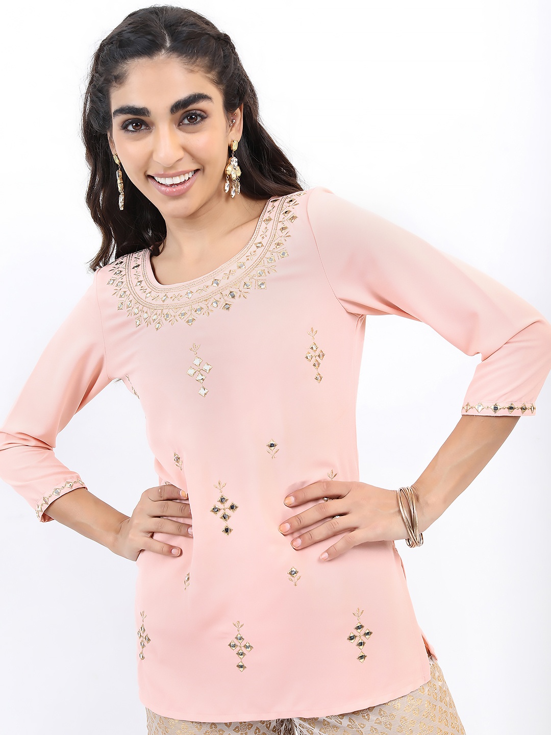 

Vishudh Peach-Coloured Ethnic Motifs Embellished Gotta Patti Kurti