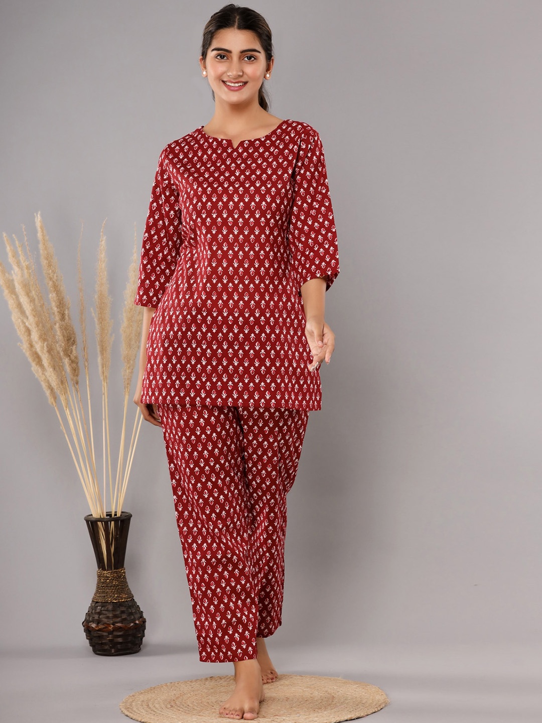 

ROOPWATI FASHION Women Maroon & White Printed Pure Cotton Night suit