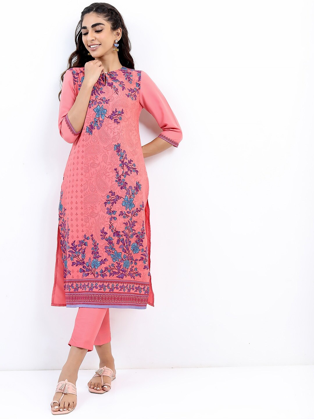 

KETCH Women Peach-Coloured & Blue Floral Printed Keyhole Neck Kurta