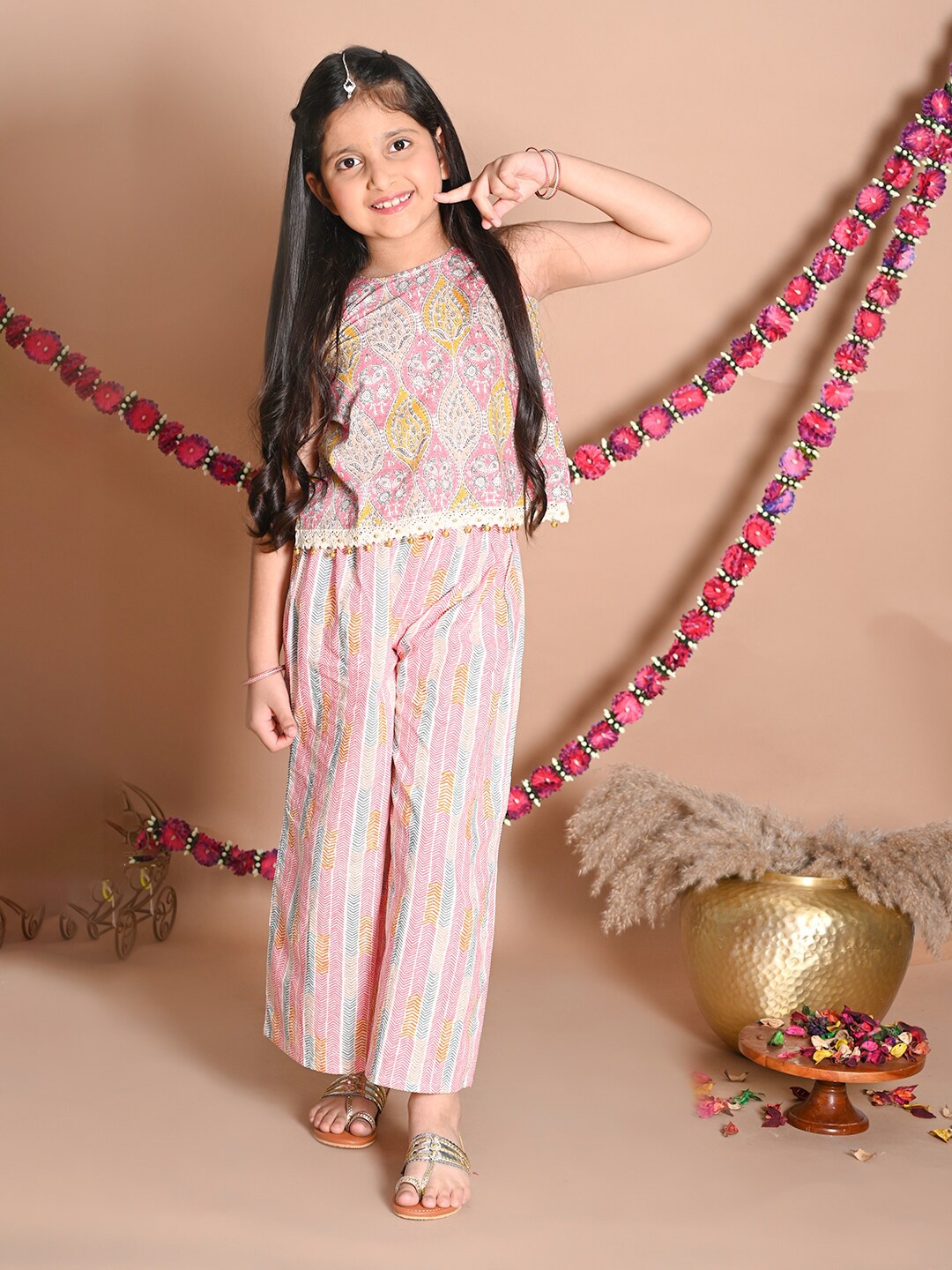 

LIL PITAARA Girls Pink & White Pure Cotton Printed Top with Palazzos