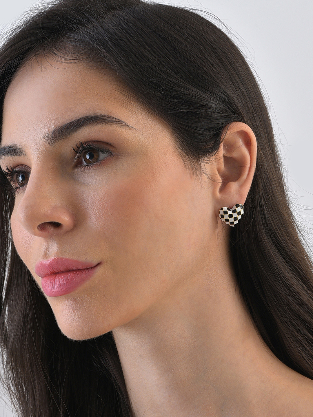 

SOHI White & Black Heart Shaped Studs Earrings