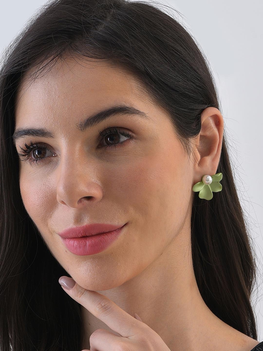 

SOHI Green Contemporary Studs Earrings