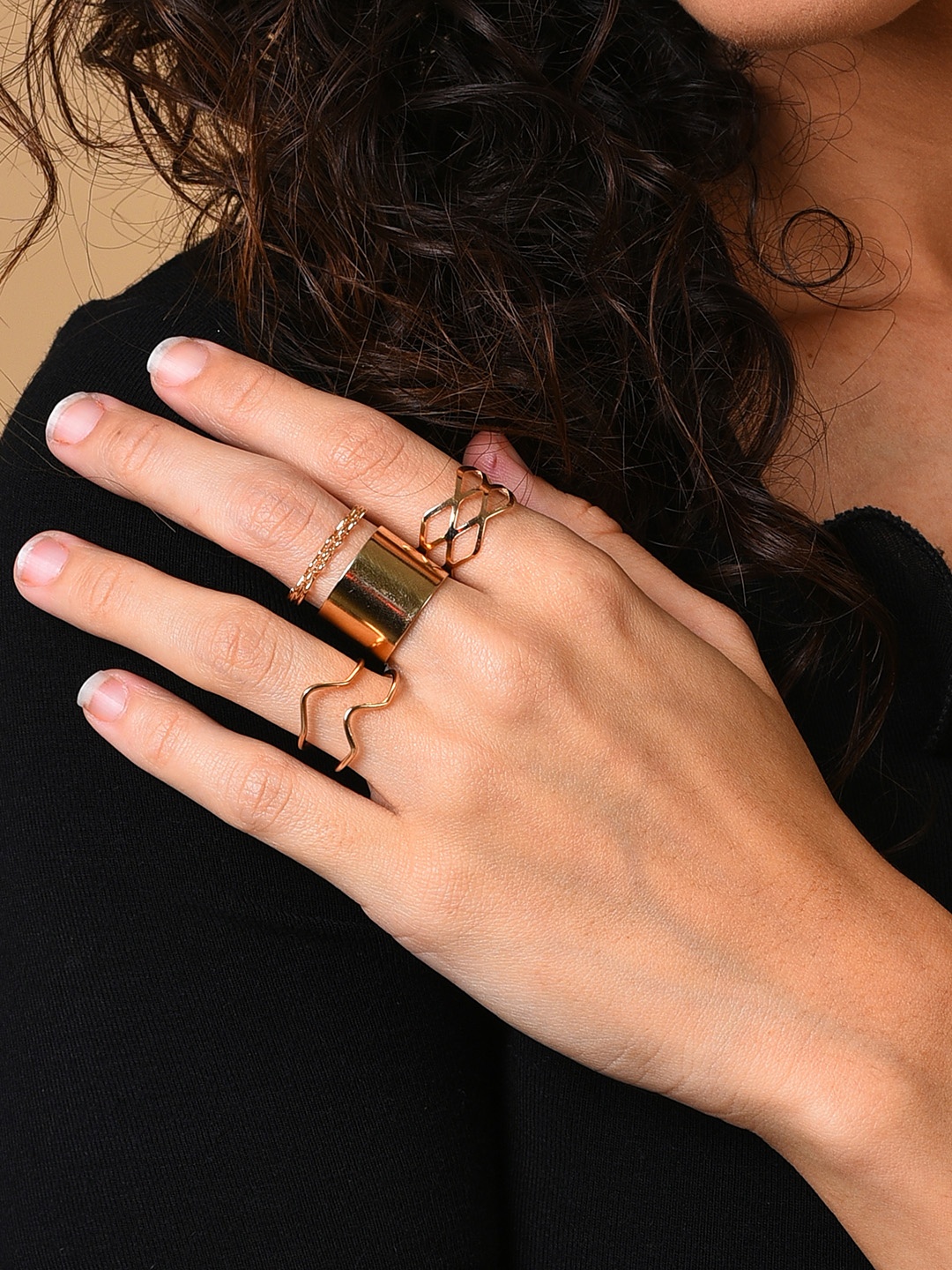 

SOHI Set of 4 Gold-Plated Finger Ring