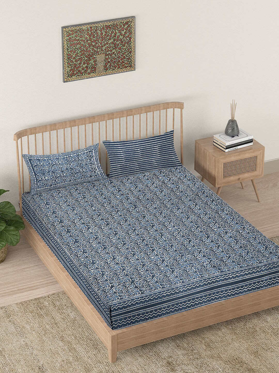 

EK BY EKTA KAPOOR Blue & White Floral 120 TC Pure Cotton King Bedsheet with 2 Pillow Covers