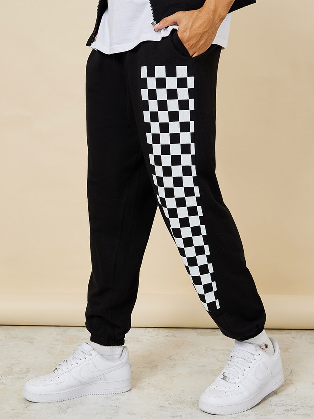

Styli Men Oversized Fit Jogger With Checkerboard Side Panel, Black