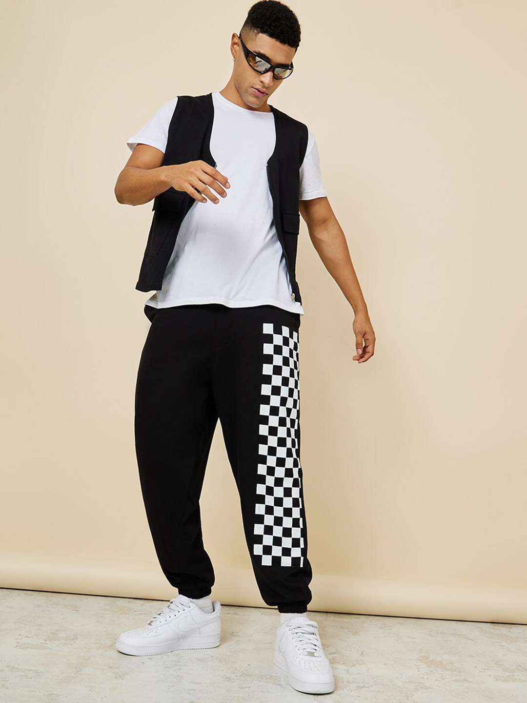 

Styli Men Oversized Fit Jogger With Checkerboard Side Panel, Black