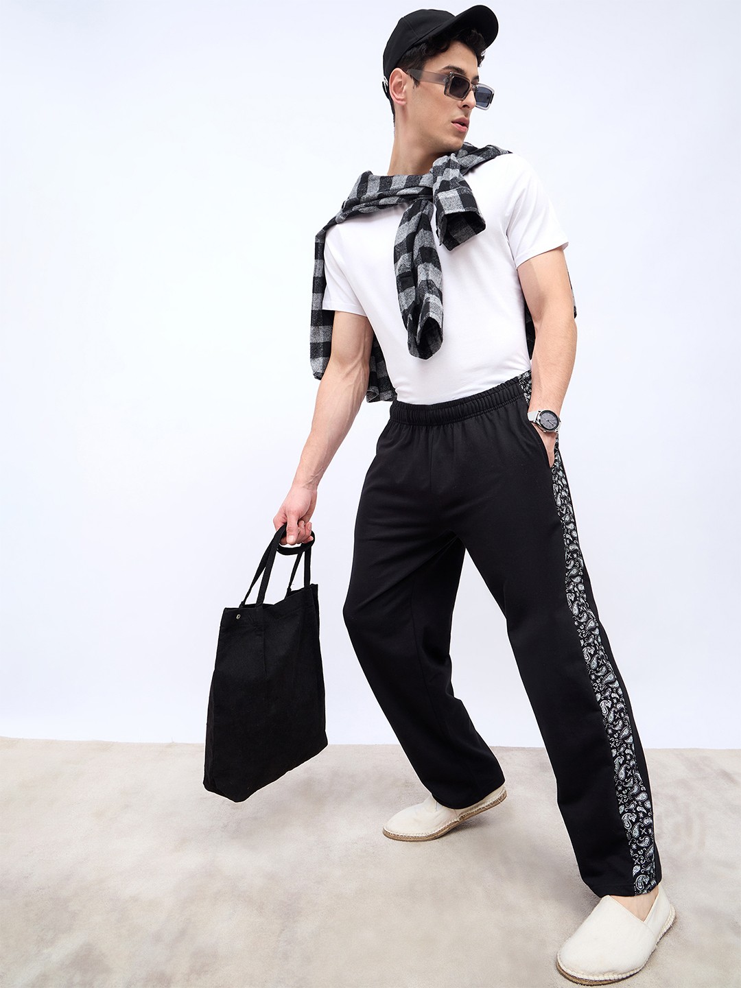 

Styli Men Paisley Print Relaxed Fit Joggers, Black