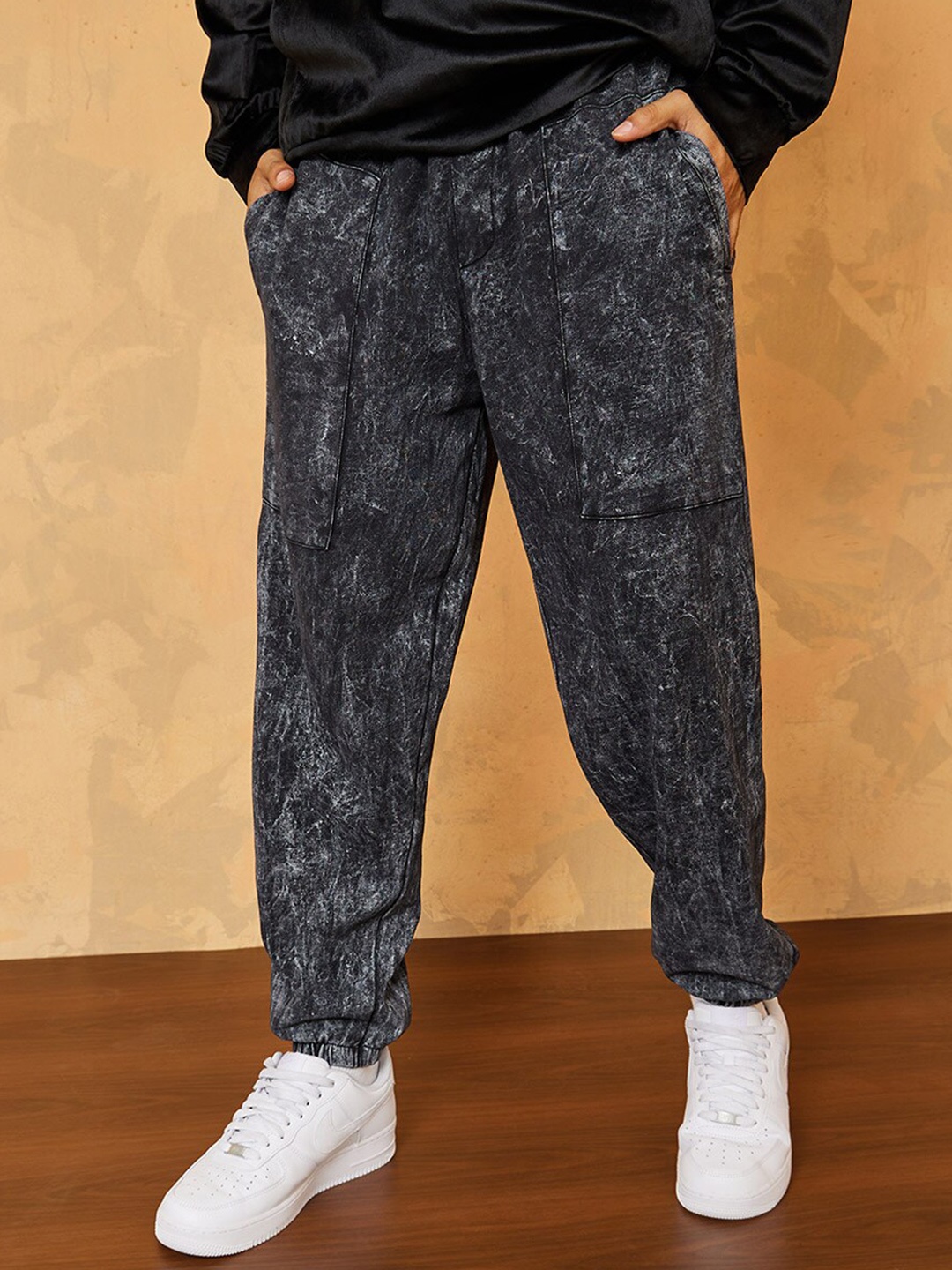 

Styli Men Acid Wash Relaxed Fit Mid-Rise Joggers, Black
