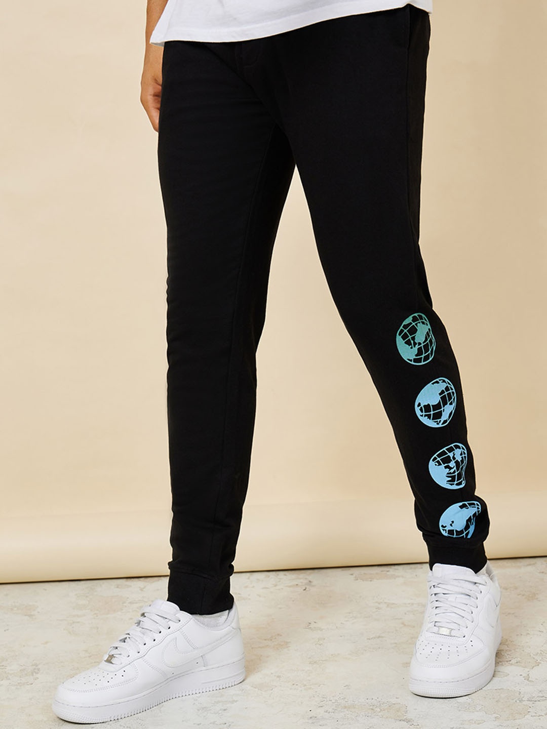 

Styli Men Earth Joggers in Slim Fit with Elasticated Hem, Black