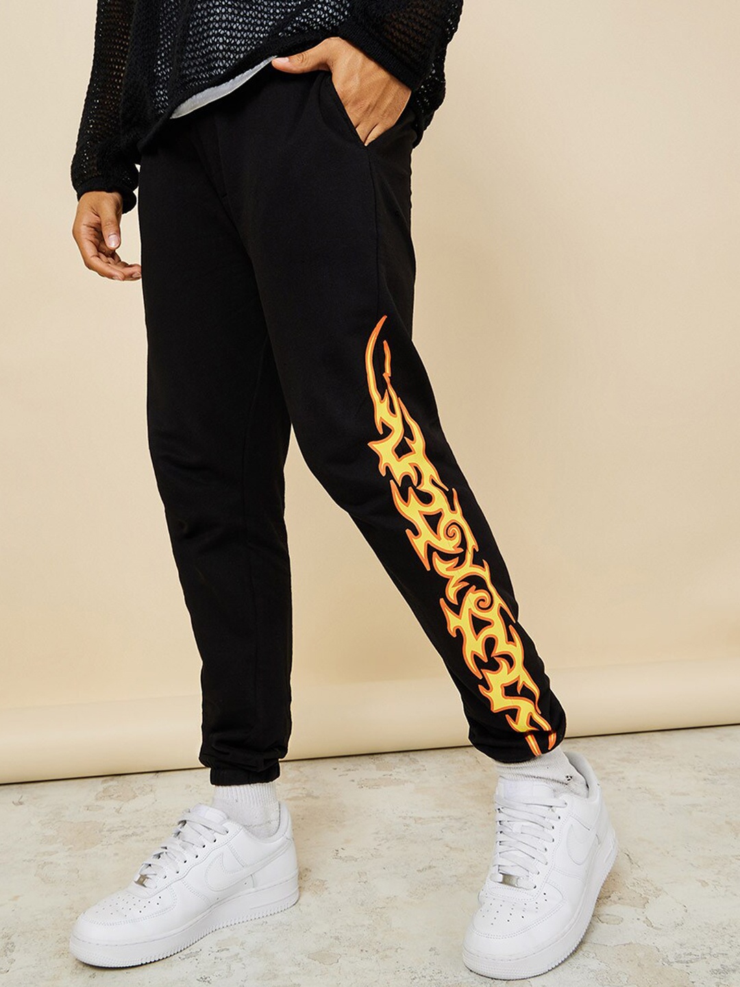 

Styli Men Abstract Print Slim Fit Joggers, Black