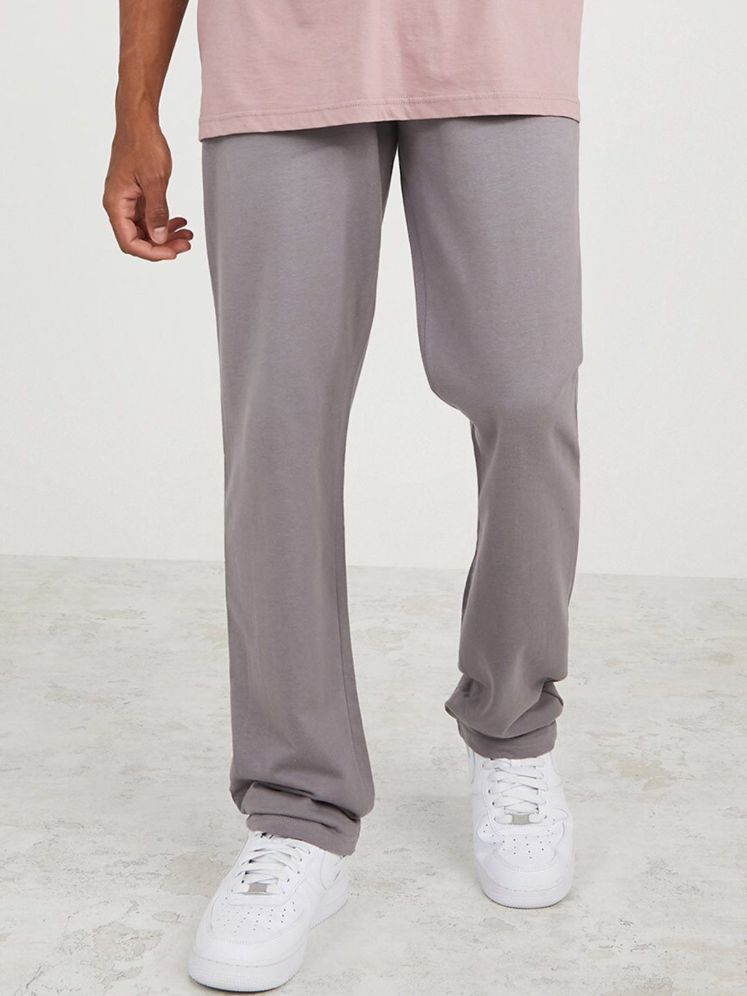 

Styli Men Straight Fit Open Hem Sweat Pants, Grey
