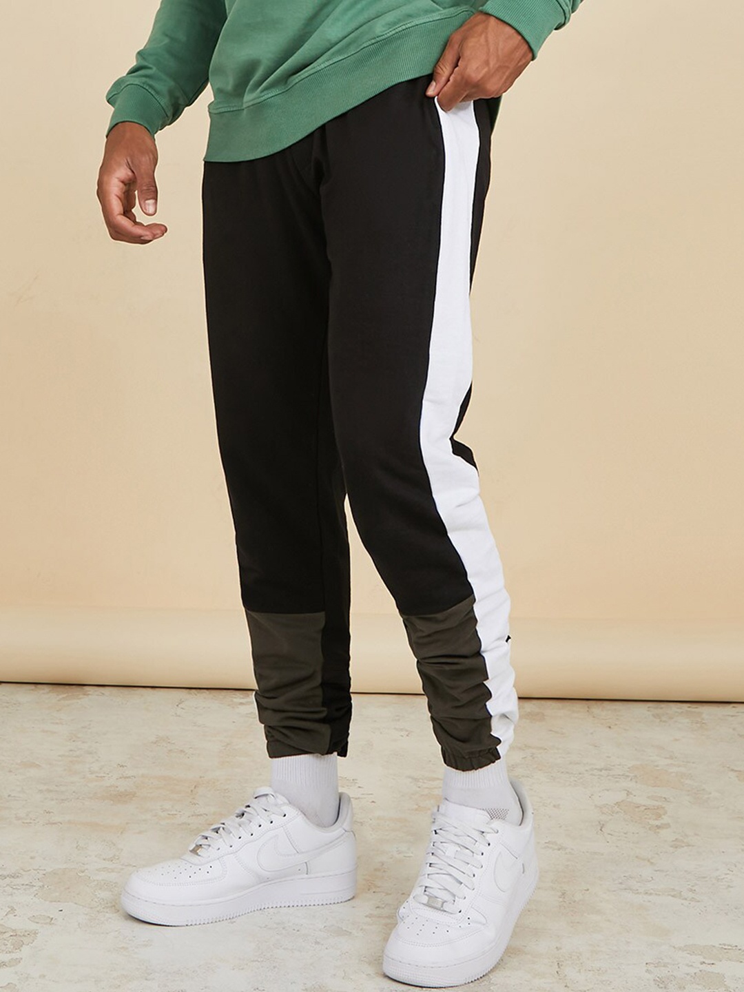 

Styli Men Colourblocked Cotton Straight-Fit Joggers, Black