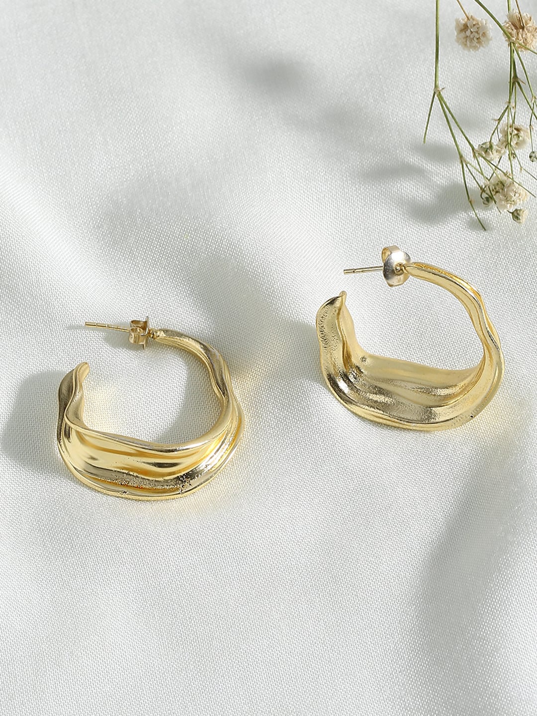 

Ikram Gold-Toned & Gold Plated Contemporary Hoop Earrings