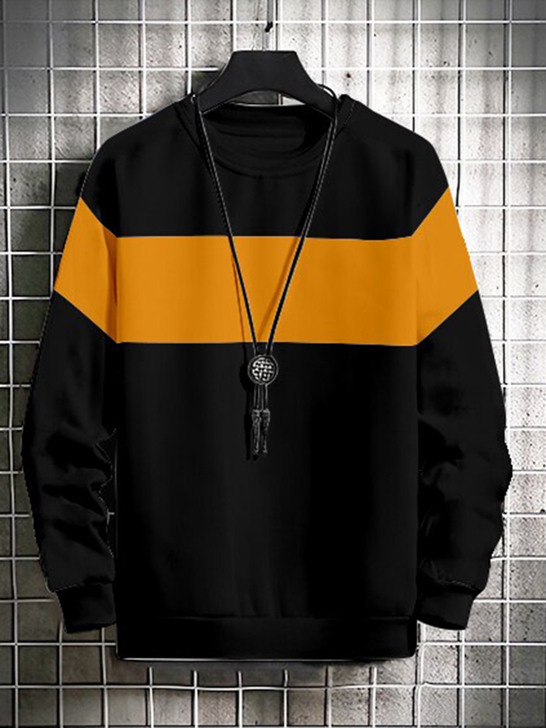 

AUSK Men Black Colourblocked Sweatshirt