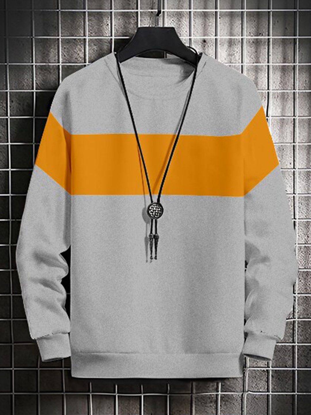 

AUSK Men Grey Colourblocked Sweatshirt