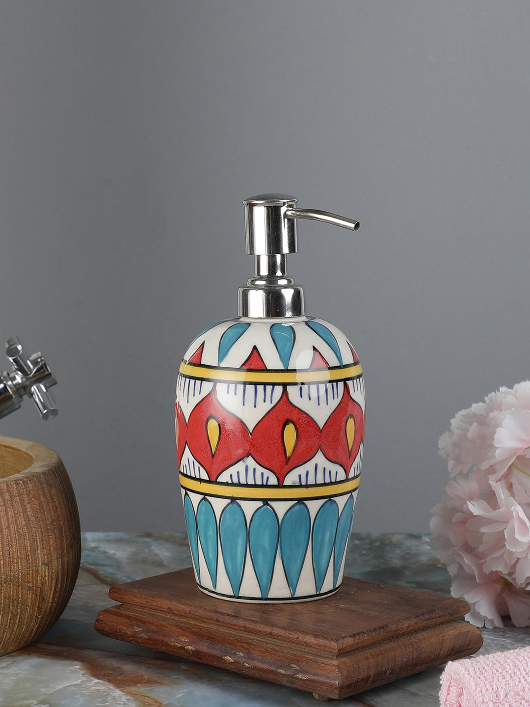 

VarEesha Green & White Printed Soap Dispenser