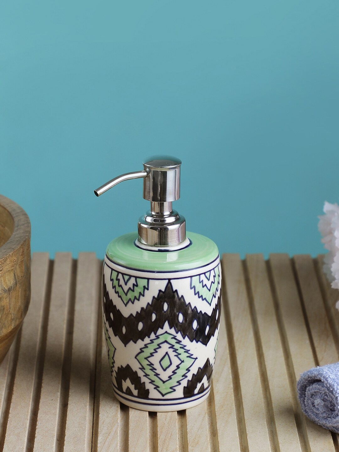 

VarEesha Aztec Black & Green Printed Soap Dispenser