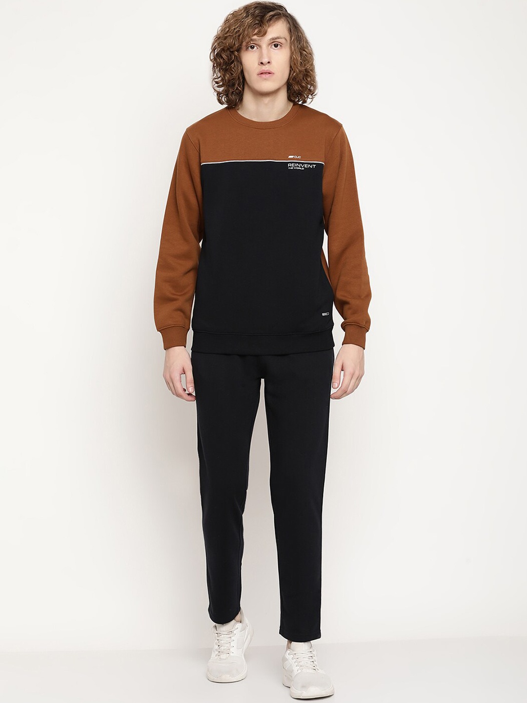 

Octave Men Brown & Black Colorblocked Tracksuits