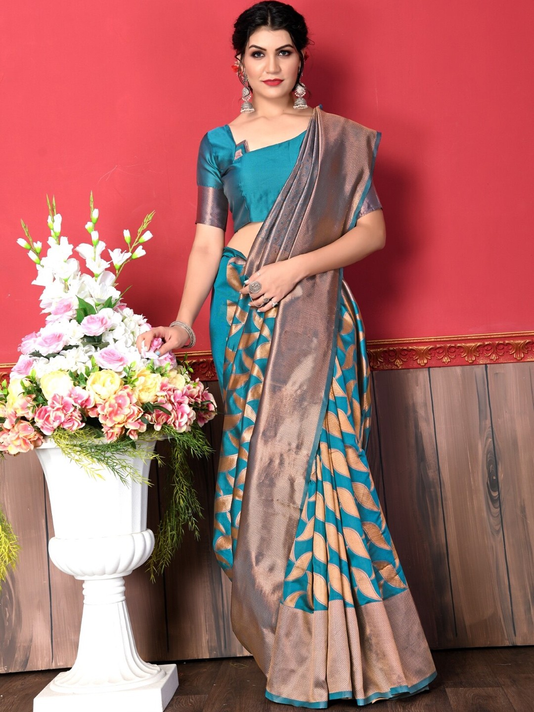

TEREZA Sea Green & Copper-Toned Woven Design Zari Pure Silk Kanjeevaram Saree