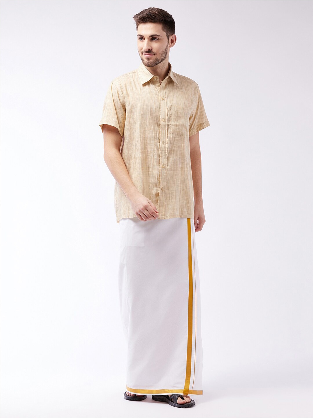 

VASTRAMAY Men Beige & White Shirt With Mundu