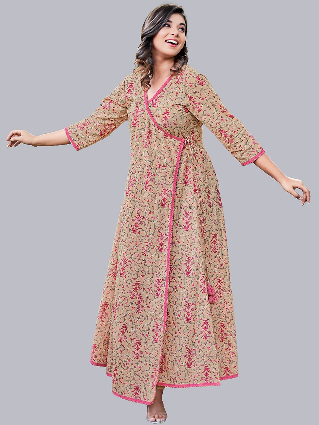 

NH KAPDEWALA Women Grey Printed Angrakha Pure Cotton Kurti with Trousers