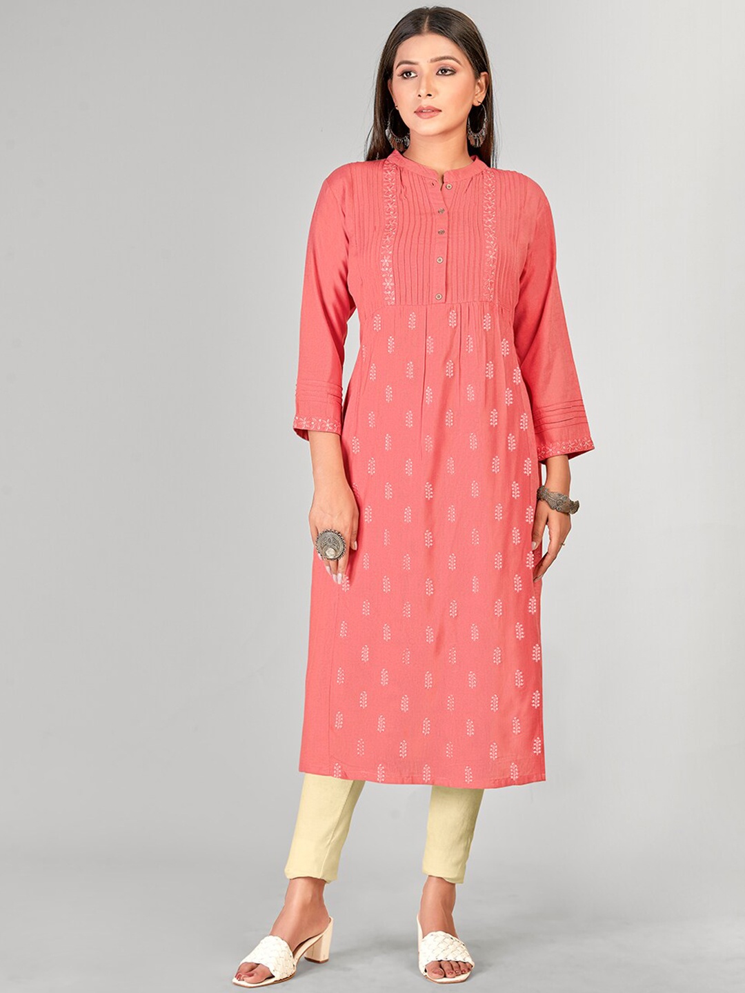 

NH KAPDEWALA Women Floral Embroidered Thread Work Kurta, Coral