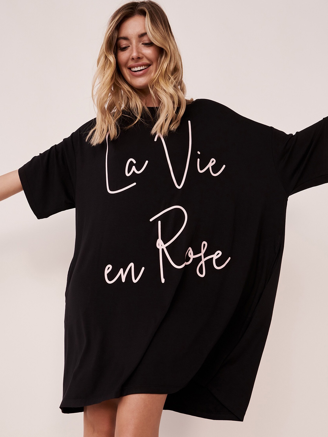 

La Vie en Rose Black Printed T-shirt Nightdress