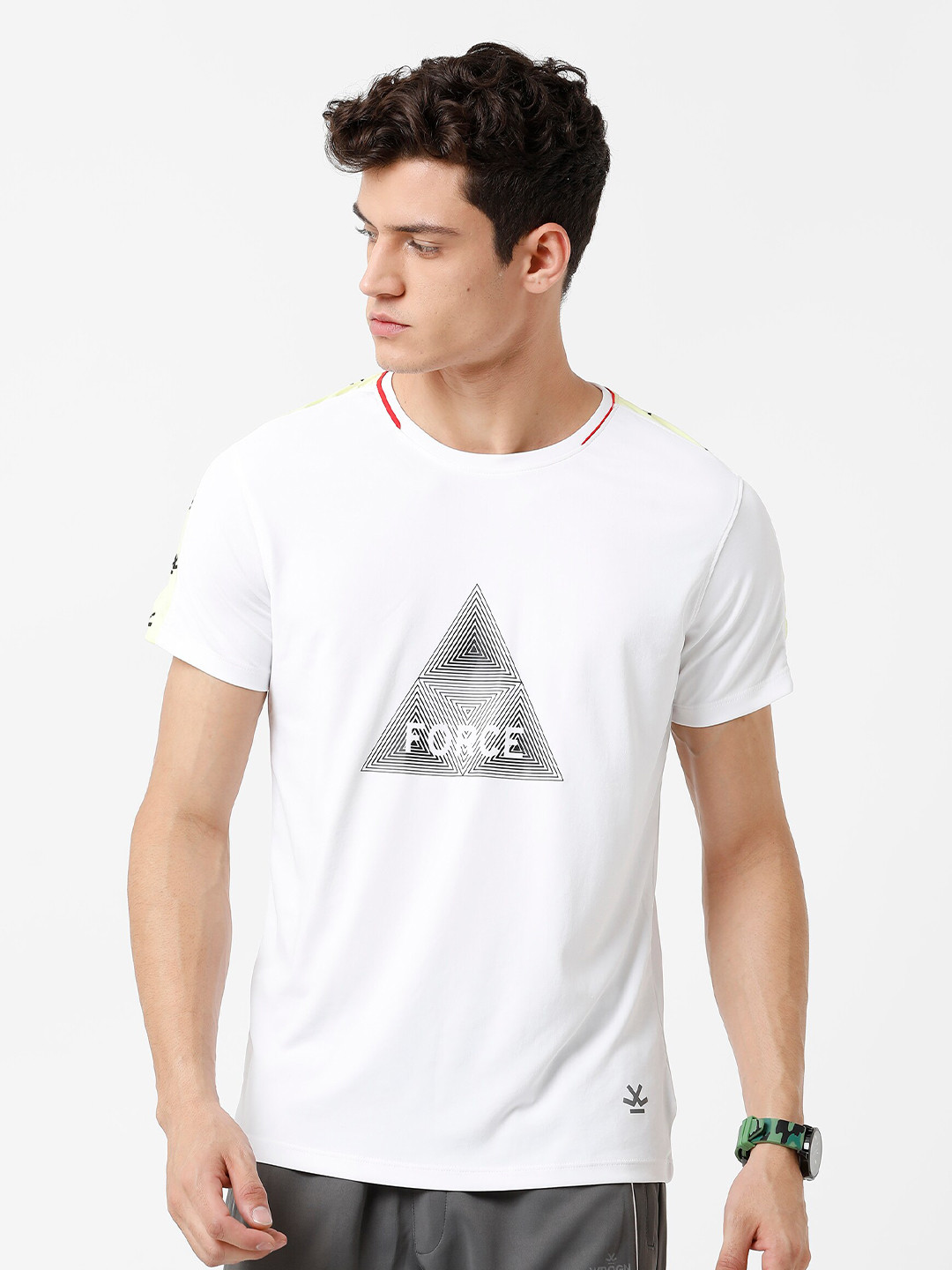 

WROGN Men White & Black Printed Slim Fit T-shirt